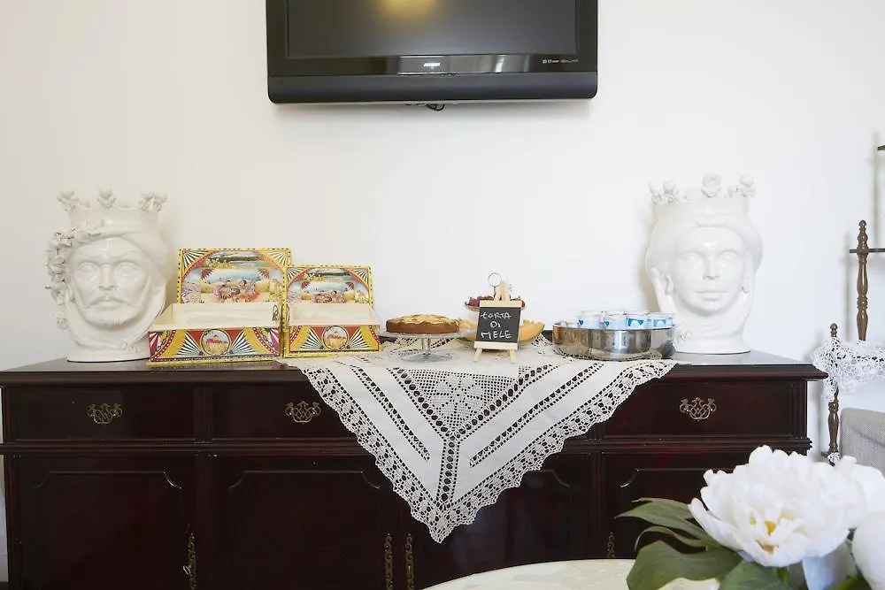 ***  Santuzza Art Hotel Katanya İtalya